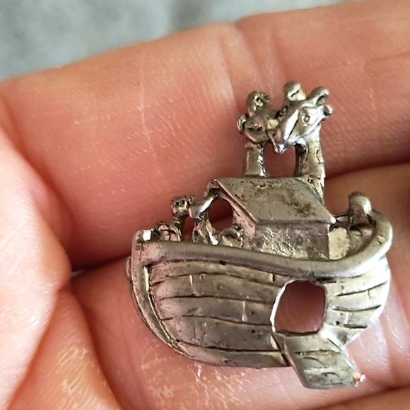 VINTAGE SILVER PEWTER NOAH'S ARK DROP POST 1" EARRINGS - Picture 7 of 9